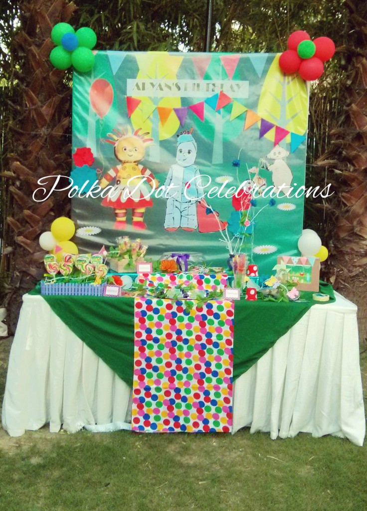 In the night garden cake table